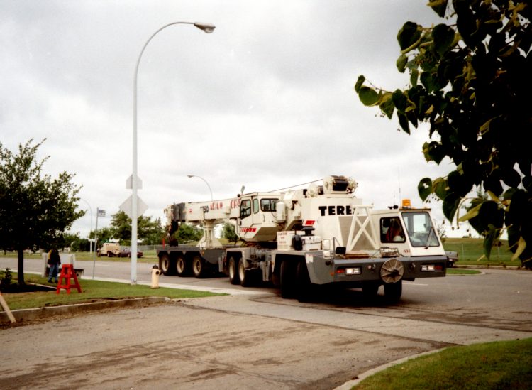 75 ton crane arrives.