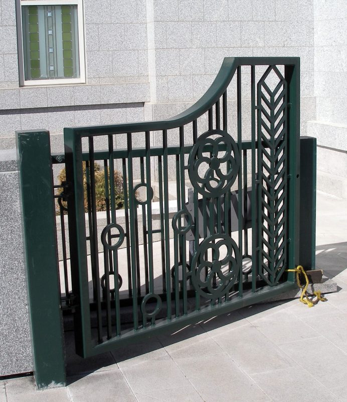 Sheaves of wheat and the Alberta Rose motifs are built into the fencing atop the stairs.