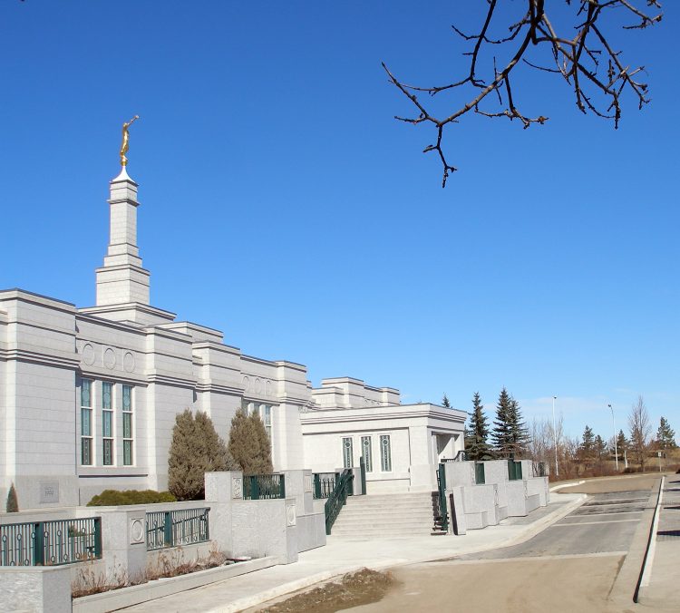 The enclosed portico with the open roadway from the Southeast parking lot.