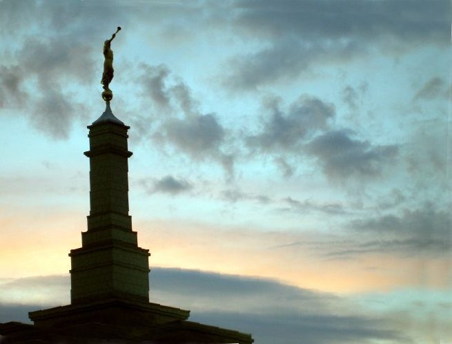 Spire with Mornoni statue closer (1a).